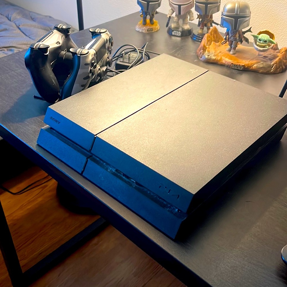 PS4 w/controllers